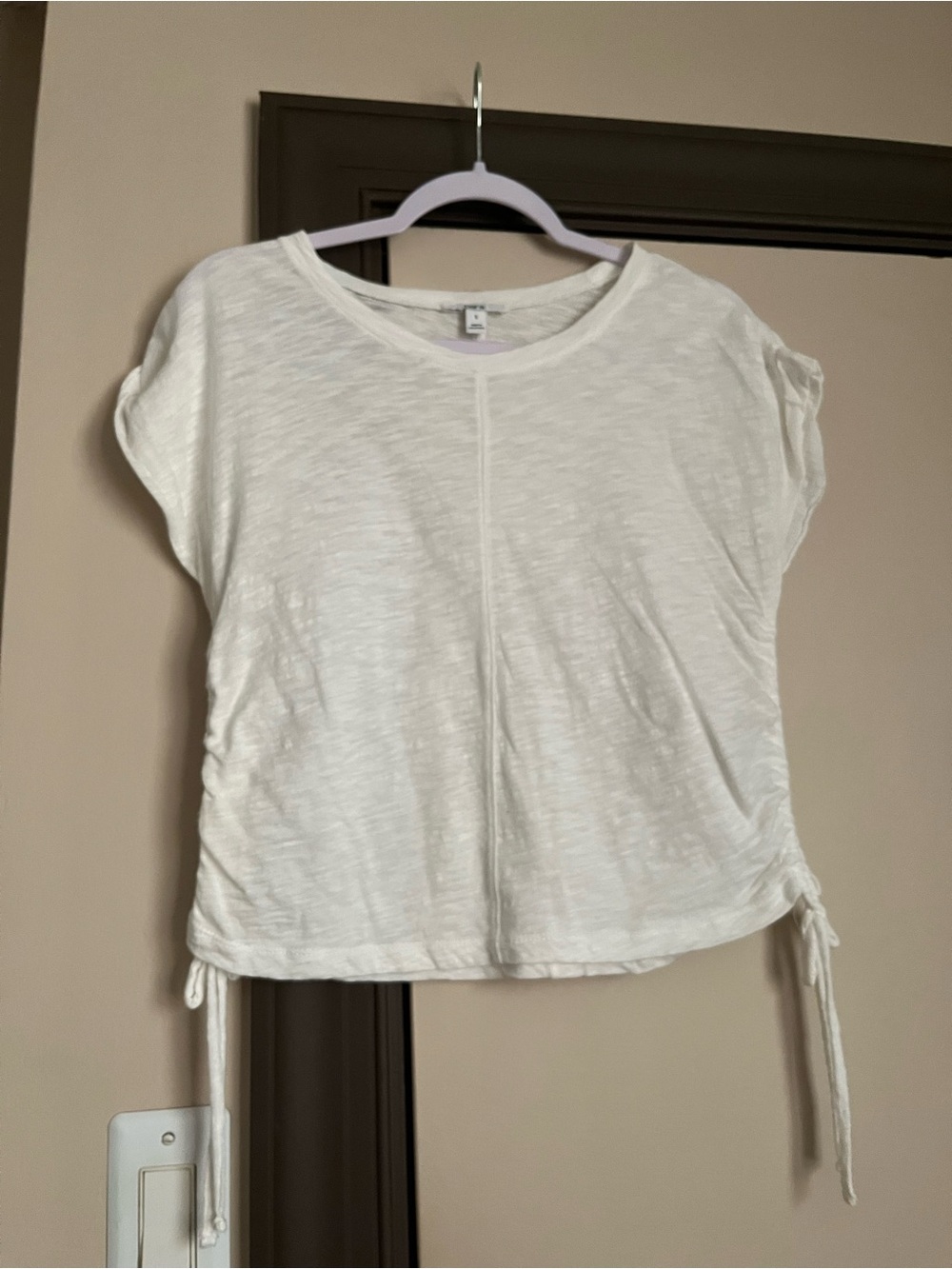 Bar III Cream Short Sleeve Drawstring Hem Tee